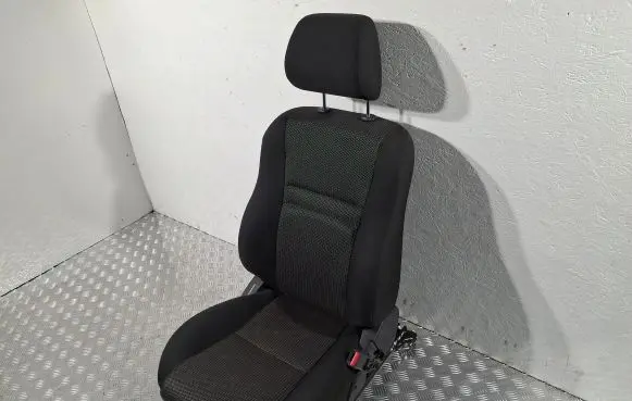 Toyota Avensis T250 Front passenger seat 7110005B10B1 7143005820B0