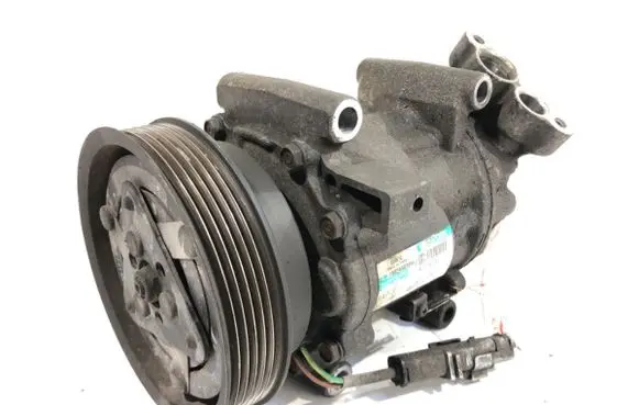Renault Clio III Air conditioning (A/C) compressor (pump) 8200365787