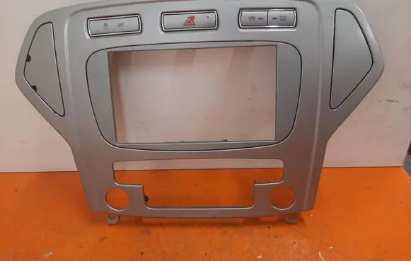 Ford Mondeo MK IV Radio/GPS head unit trim 7S7118522