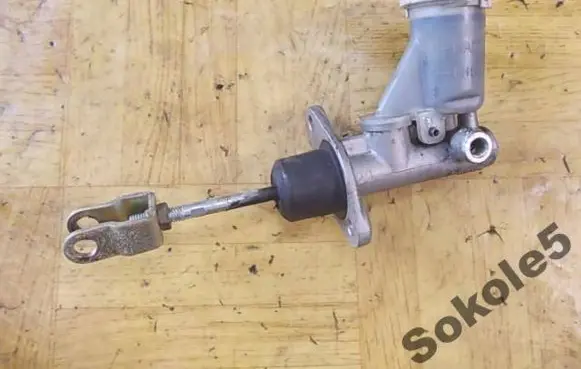 Clutch slave cylinder