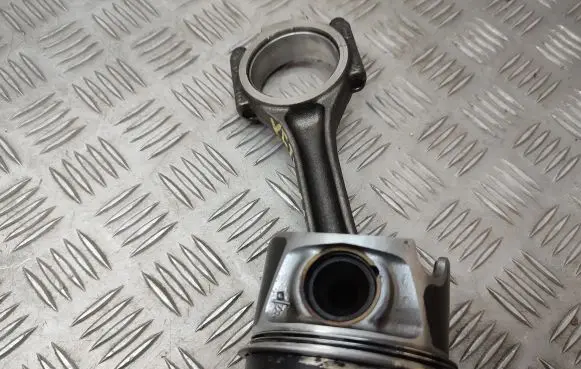 Skoda Yeti (5L) Piston CFH