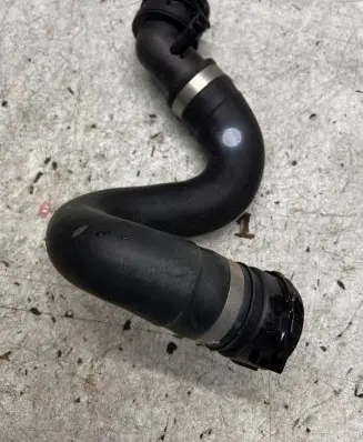 Audi Q7 4L Engine coolant pipe/hose 7L8122101D