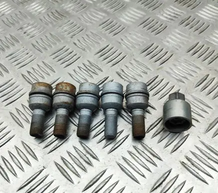 Audi e-tron Nuts/bolts 8R0698139