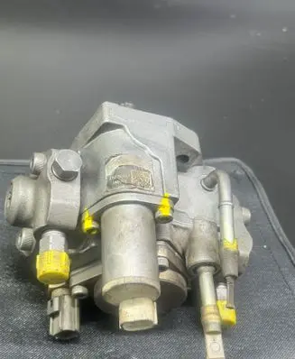 Volvo V70 Mechanical fuel pump 01955