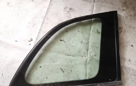 Toyota RAV 4 (XA20) Rear side window