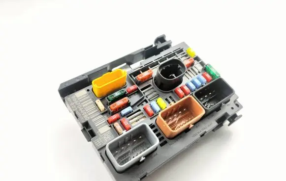 Citroen C5 Fuse module 9667044980