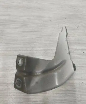 Fender mounting bracket