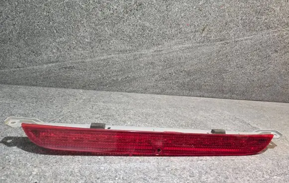 Third/center stoplight