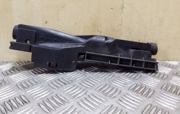 Radiator mount bracket