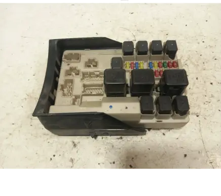 Infiniti FX Fuse module 284B7CL000 0676 5D20