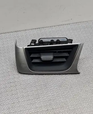 Renault Captur II Dashboard side air vent grill/cover trim 687610280R 1166403001