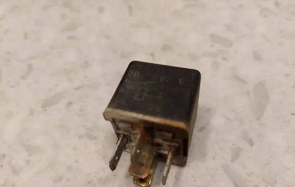 Nissan Navara D22 Other relay 00351013