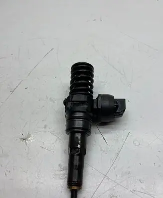 Volkswagen PASSAT B5.5 Fuel injector 038130073BA