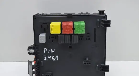 Opel Signum Fuse module 13205781 519169007 16027016