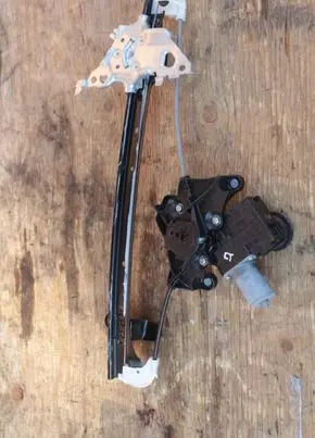 Lexus UX Rear window lifting mechanism without motor 