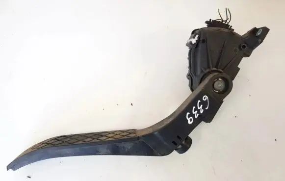 Volkswagen Touareg I Accelerator throttle pedal 7l0723507