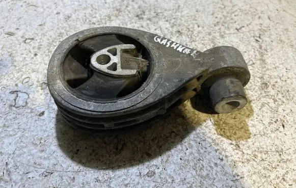 Nissan Qashqai Engine mount bracket