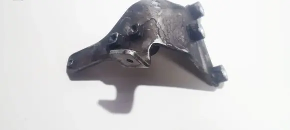 Nissan Qashqai Engine mounting bracket