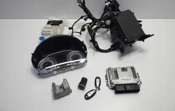 Suzuki SX4 S-Cross Engine ECU kit and lock set 3391074S00