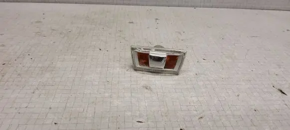 Opel Zafira B Front fender indicator light 13252455