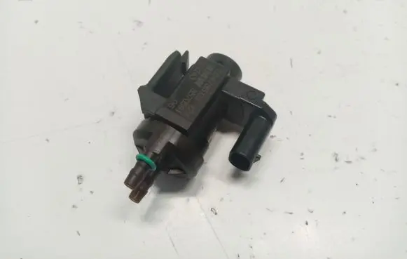 BMW 3 F30 F35 F31 Vacuum valve 8570591 11748570591