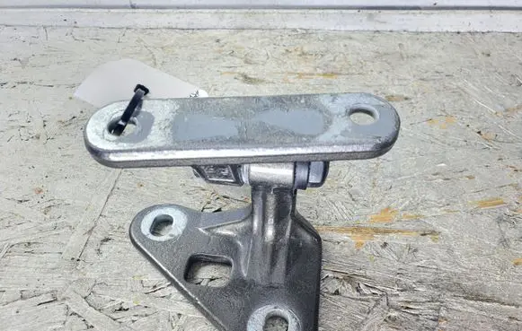 Mercedes-Benz CLS C219 Front door upper hinge