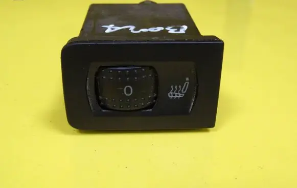 Volkswagen Bora Seat heating switch 1J0963563B