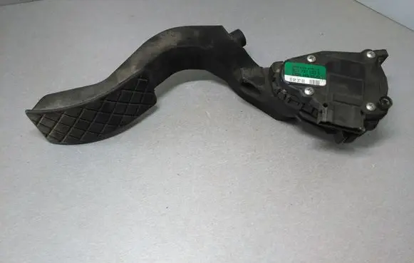 Volkswagen PASSAT B5.5 Accelerator throttle pedal 8D1721523E