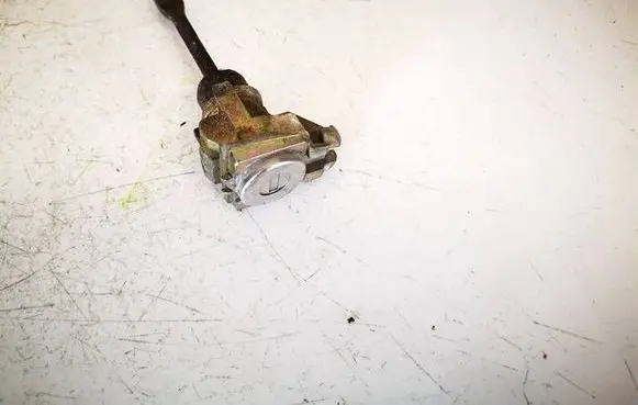Toyota Corolla Verso E121 Front door lock (next to the handle) 