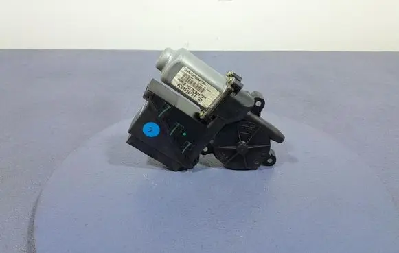 Volkswagen Polo Front door window regulator with motor 602959802A