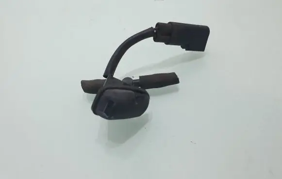 Windshield washer spray nozzle