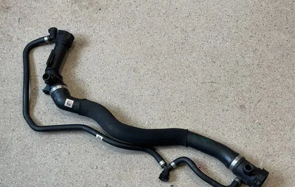 BMW 2 F22 F23 Engine coolant pipe/hose 8602027 7647293