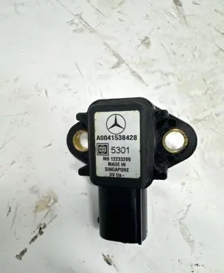 Mercedes-Benz B W245 Mass air flow meter A0041538428 5301 12233209
