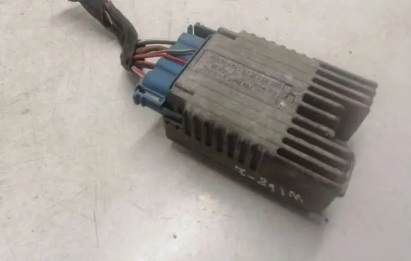 Mercedes-Benz A W168 Coolant fan relay A0275458032