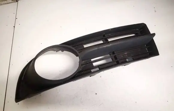 Volkswagen Touran I Front bumper lower grill 1t0807665a