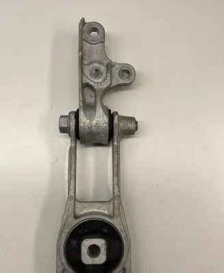 Toyota Yaris XP210 Engine mount bracket