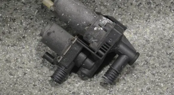 BMW 3 E46 Coolant heater control valve 64118369807 1147412149