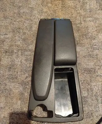 Mercedes-Benz C W204 Armrest A2046801339 0005032511 0005032590