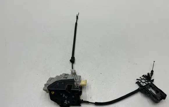 Volkswagen PASSAT B6 Rear door lock loop/hook striker 
