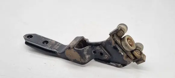 Volkswagen Caddy Sliding door middle roller runner 2K0843336A