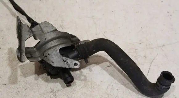 Mercedes-Benz A W176 Water pump A2465040040