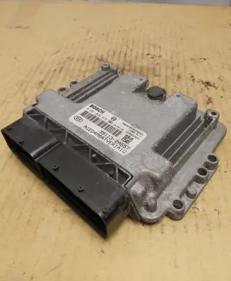 KIA Ceed Engine control unit/module 391132A557 1039S37835 0281016876