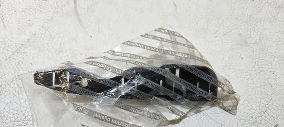 Alfa Romeo Stelvio Front bumper mounting bracket 68361799AA