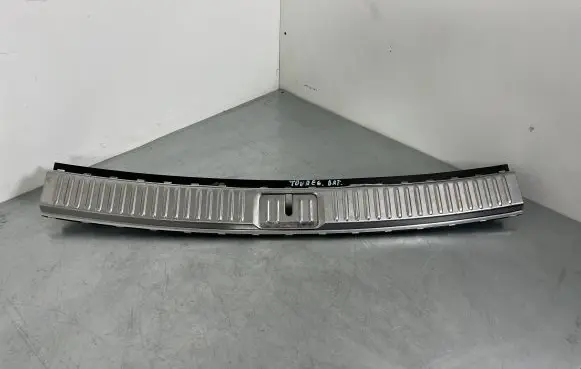 Trunk/boot sill cover protection