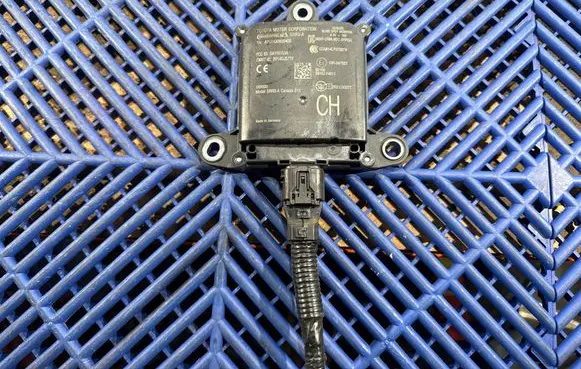 Toyota C-HR I Blind spot module 80168 88162F4011 10R04752