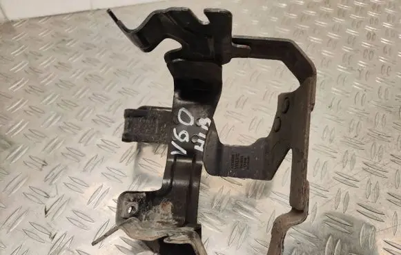 Volvo V60 Power steering pump mounting bracket 31429295 C6S4B A0046536