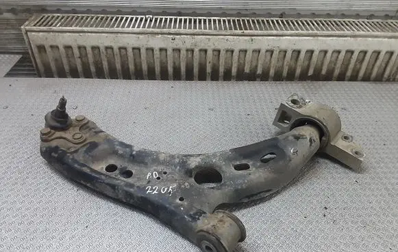 Volkswagen Jetta V Front lower control arm/wishbone