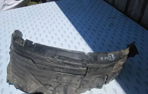 Front wheel arch liner splash guards