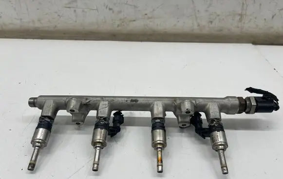 Audi A3 S3 8V Fuel injector 05E133320 04E906036AL
