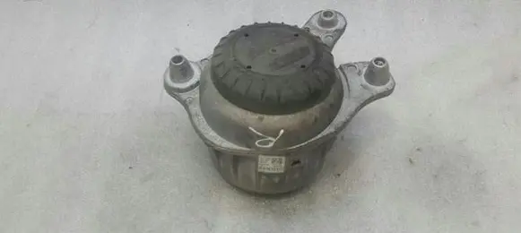 Mercedes-Benz C W205 Engine mount bracket A2052400300